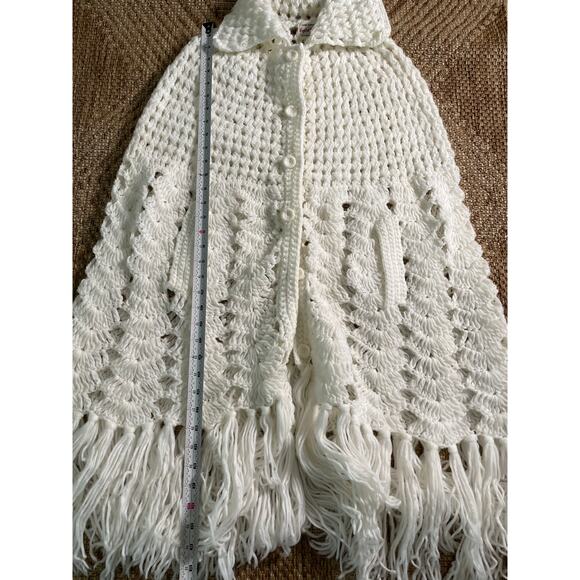 Vtg. 1970s English Village Hand Crochet white boho fringed knit poncho cape - Picture 9 of 10